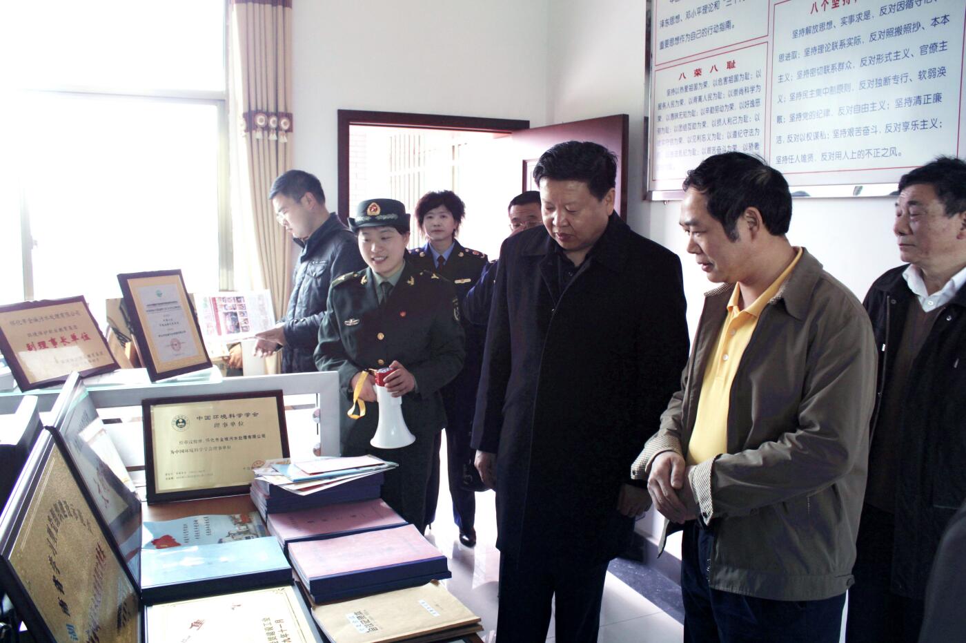 2011年3月，國家工商局總局個(gè)體司司長李玉家受中央組織部委托視察公司黨建工作.JPG