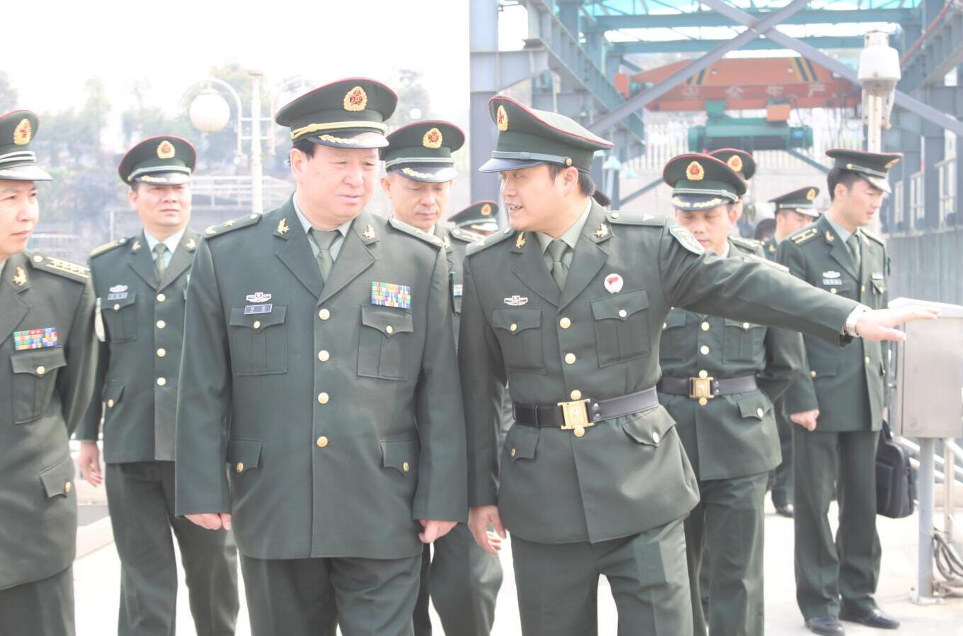 2011年3月，時(shí)任省軍區(qū)政治部原主任劉新將軍蒞臨公司視察.jpg