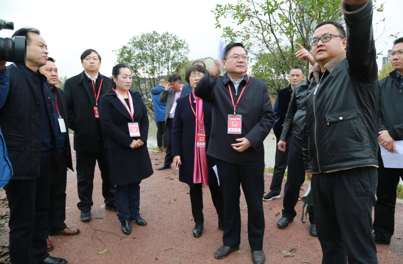 2018年11月，市政協(xié)主席李軍察看污水處理管網(wǎng).JPG